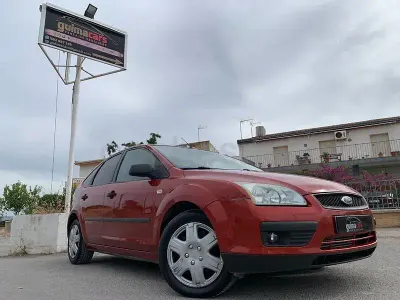 Usado Ford Focus Trend 115 CV (84 kW) 2006 Granate Berlina
