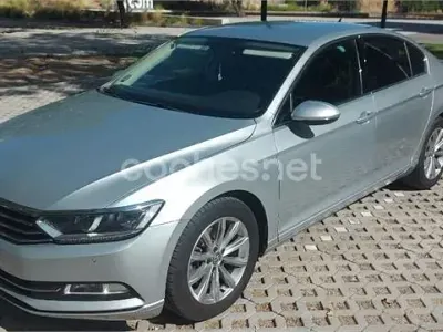 Usado VW Passat Advance 150 CV (110 kW) 2016 Gris / plata Berlina