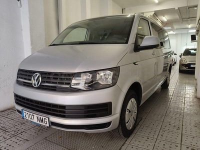 Usado VW Caravelle Trendline 114 CV (83 kW) 2016 Gris / plata Monovolumen