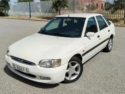 Usado Ford Escort Ghia 90 CV (66 kW) 1997 Blanco Berlina