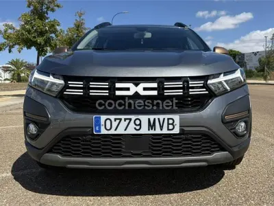 Usado Dacia Jogger Expression 100 CV (73 kW) 2024 Gris / plata Monovolumen
