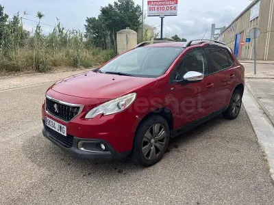 Usado Peugeot 2008 Style 100 CV (73 kW) 2018 Granate SUV