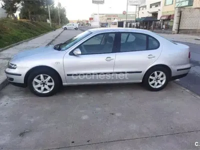 Usado Seat Toledo Stella 110 CV (80 kW) 2004 Gris / plata Berlina