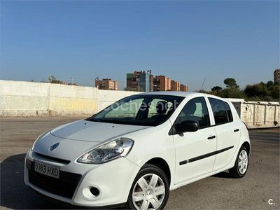 Usado Renault Clio III Collection 75 CV (55 kW) 2014 Blanco Berlina