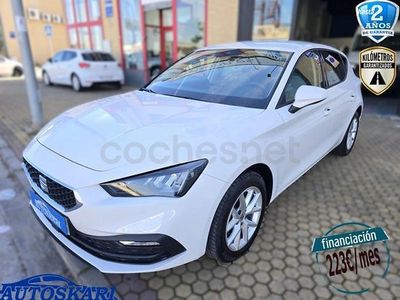 Usado Seat Leon Style 130 CV (95 kW) 2022 Blanco Berlina