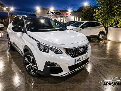 Usado Peugeot 5008 Allure 130 CV (95 kW) 2021 Blanco SUV