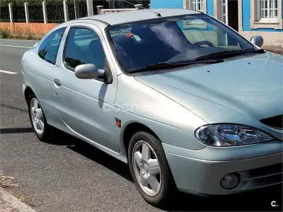 Usado Renault Mégane Coupé R.S. 110 CV (80 kW) 2000 Gris / plata Coupe