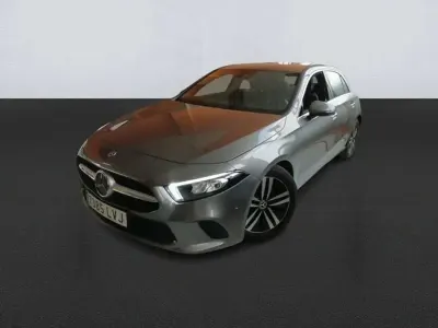 Usado Mercedes A180 116 CV (85 kW) 2021 Gris Utilitario