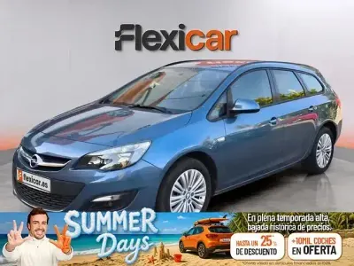 Usado Opel Astra Business 110 CV (80 kW) 2016 Negro Familiar
