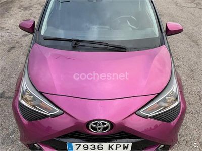 Usado Toyota Aygo X-cite 69 CV (50 kW) 2018 Rosa Utilitario