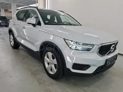 Begagnad Volvo XC40 Core 129 HK (94 kW) 2022 Vit SUV