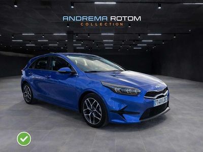 Używany Kia Ceed Style 101 KM (74 kW) 2023 Niebieski Hatchback