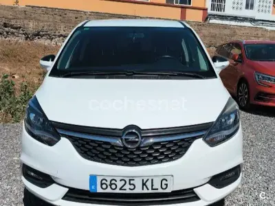 Usado Opel Zafira Family 140 CV (102 kW) 2018 Blanco Monovolumen