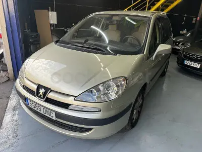 Usado Peugeot 807 130 CV (95 kW) 2005 Beige Monovolumen