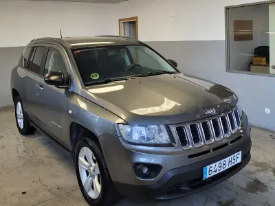Usado Jeep Compass Limited 136 CV (100 kW) 2011 Gris / plata SUV