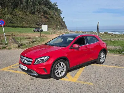 Usado Mercedes GLA200 136 CV (100 kW) 2017 Rojo SUV