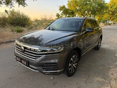 Usado VW Touareg 286 CV (210 kW) 2022 Gris / plata SUV