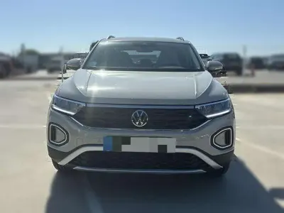 Usado VW T-Roc Life 150 CV (110 kW) 2023 Gris SUV