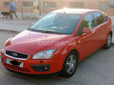 Usado Ford Focus Sport 136 CV (100 kW) 2006 Rojo Berlina