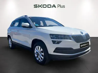 Usado Skoda Karoq Ambition 110 CV (80 kW) 2021 Blanco SUV
