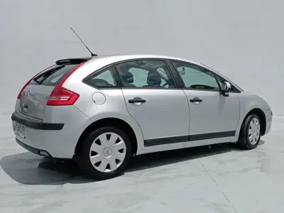 Usado Citroën C4 110 CV (80 kW) 2006 Gris / plata Berlina