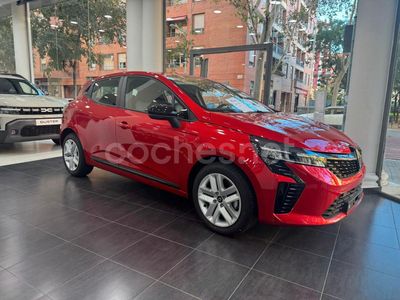 Rojo Usado 2023 Renault Clio V Evolution Berlina | 19.900 € (Caro)