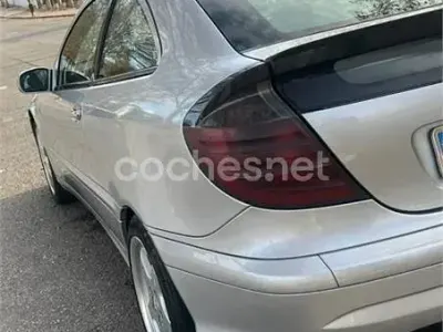 Usado Mercedes C220 143 HP (105 kW) 2002 Cinzento Sedan