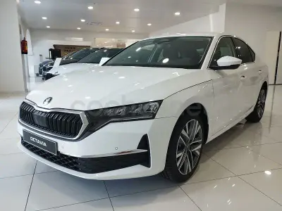 Nuevo Skoda Octavia Selection 116 CV (85 kW) 2026 Blanco Berlina