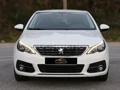 Usado Peugeot 308 Active 130 CV (95 kW) 2018 Blanco Berlina