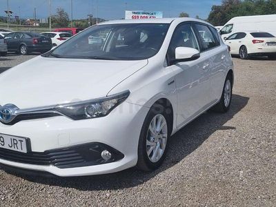 Usado Toyota Auris Hybrid Active 136 CV (100 kW) 2016 Blanco Berlina