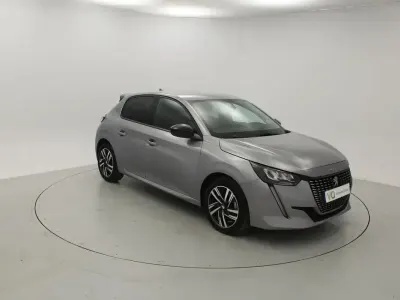 Usado Peugeot 208 Allure 102 CV (75 kW) 2023 Gris / plata Utilitario