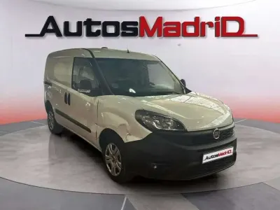 Usado Fiat Doblò Pop 95 CV (69 kW) 2021 Blanco Monovolumen