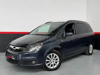 Usado Opel Zafira Cosmo 150 CV (110 kW) 2006 Gris / plata Monovolumen