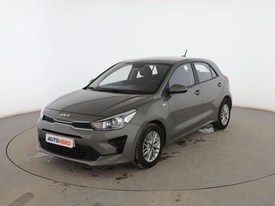 Usado Kia Rio 101 CV (74 kW) 2022 Gris Berlina