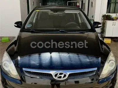 Usado Hyundai i30 Comfort 109 CV (80 kW) 2009 Negro Berlina