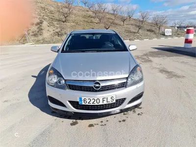 Usado Opel Astra GTC Enjoy 100 CV (73 kW) 2007 Gris / plata Berlina