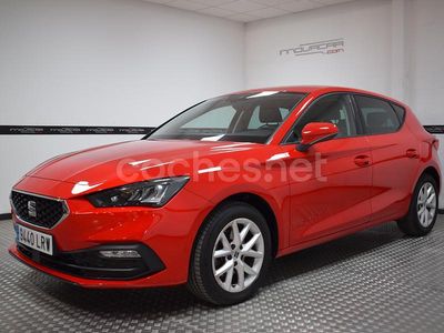 Usado Seat Leon Style 130 CV (95 kW) 2021 Rojo Berlina