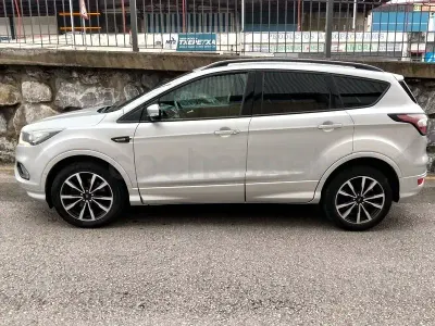 Usado Ford Kuga ST-Line 150 CV (110 kW) 2019 Gris / plata SUV