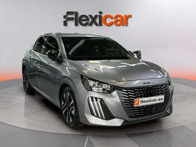 Usado Peugeot 208 Allure 101 CV (74 kW) 2025 Gris Utilitario
