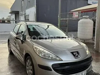 Usado Peugeot 207 70 CV (51 kW) 2009 Gris / plata Berlina