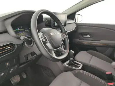 Usado Dacia Jogger Extreme 91 CV (66 kW) 2025 Verde Monovolumen