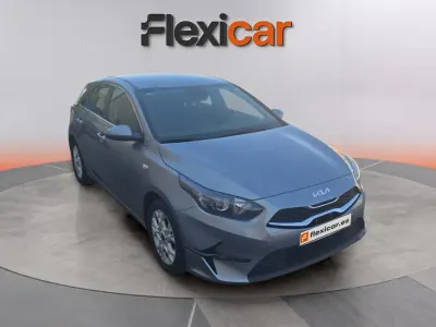 Usado Kia Ceed 136 CV (100 kW) 2023 Gris Utilitario