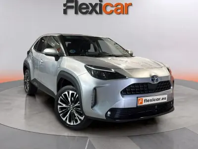 Usado Toyota Yaris Style 116 CV (85 kW) 2022 Gris Utilitario