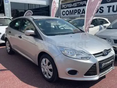 Usado Ford Focus Trend 95 CV (69 kW) 2012 Gris / plata Berlina