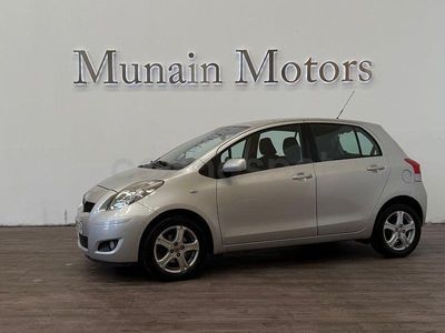 Brugt Toyota Yaris Connect Style 101 HK (74 kW) 2010 Grå Hatchback