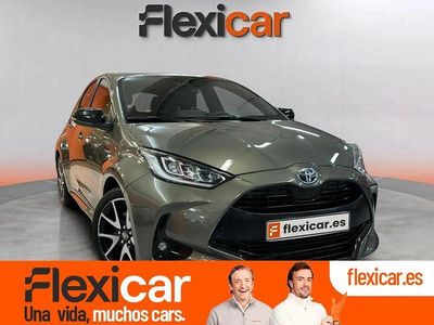 Usado Toyota Yaris Hybrid Active 116 CV (85 kW) 2021 Gris / plata Berlina