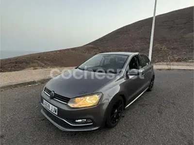 Usado VW Polo 90 CV (66 kW) 2017 Gris / plata Berlina