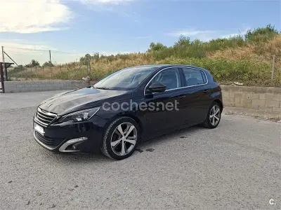 Usado Peugeot 308 Allure 130 CV (95 kW) 2015 Negro Berlina