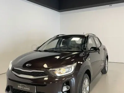 Käytetty Kia Stonic 84 HP (61 kW) 2020 Ruskea Katumaasturi