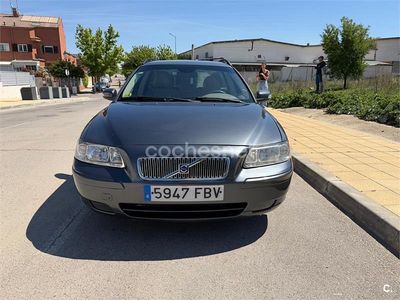 Usado Volvo V70 Momentum 163 CV (119 kW) 2006 Gris / plata Familiar